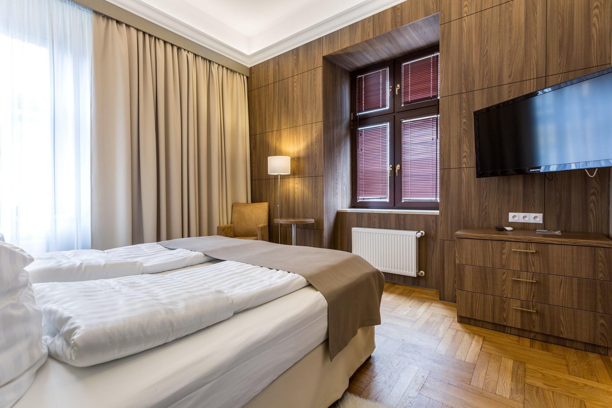 Elektor Premium 3*