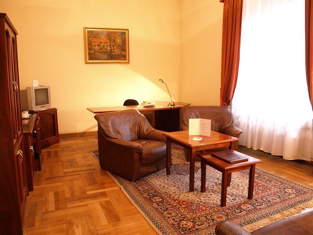 Elektor Hotell 3*